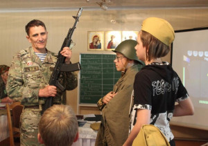 На Владимирском приходе станции Чемолган состоялась детская викторина «От Кремля до Рейхстага»
